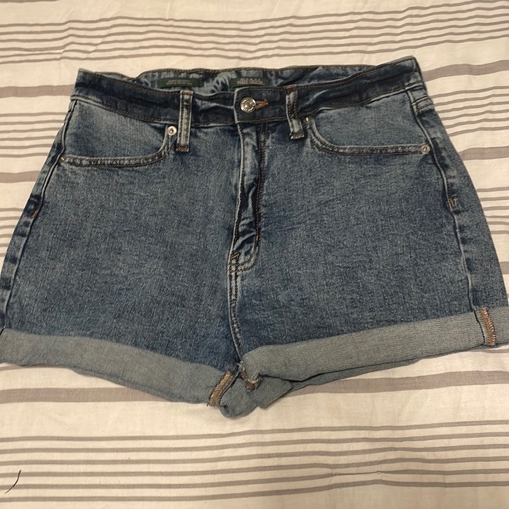 NWOT HIGH RISE JEAN SHORTS